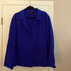 Stylish wool blend un-structures blazer in rich royal blue.  Perfect for fall.